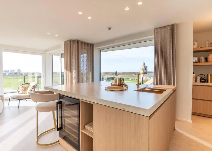 Deluxe Brand New Duplex For 4 *